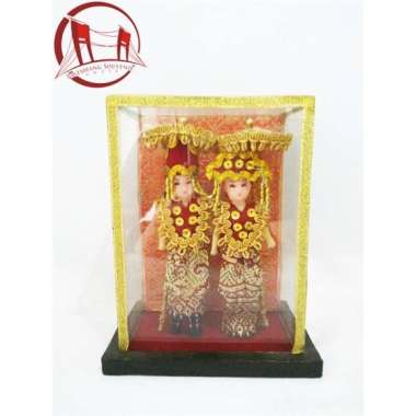 Songket Pash - Miniatur Pengantin Khas Palembang Berbagai Ukuran S (13X9X18)
