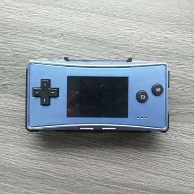 Nintendo Game Boy Micro - Konsol Game Portabel dengan Layar TFT Backlit 2 Inci, Baterai Lithium-ion 8 Jam, dan Warna Cerah