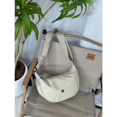 Tas Selempang Wanita Chibao CB 00832-SF + Free Dustbag CB 00832-SF Putih Susu