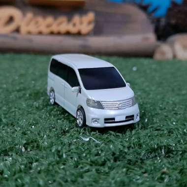 Diecast Miniatur Nissan Serena C25 pitih skala 1:72