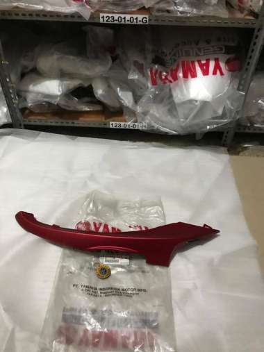 COVER DEK BAWAH SAMPING PIJAKAN KAKI SEBELAH KIRI BJ8-F8395-00-PA ORIGINAL YGP