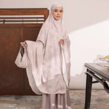 Lozy Hijab - Lesti Prayer Set (Mukena Silk Motif 2in1 Lozy x Lesti Kejora) Rustic Tulip + Pouch