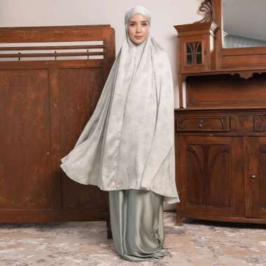 Lozy Hijab - Lesti Prayer Set (Mukena Silk Motif 2in1 Lozy x Lesti Kejora) Green Chrysant + Pouch