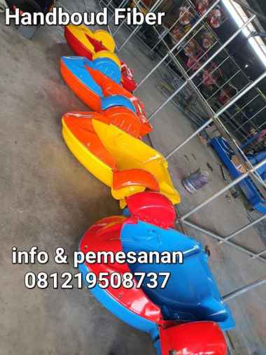 Perahu gowes mini anak/handboud perahu mini bahan fiberglass siap kirim.