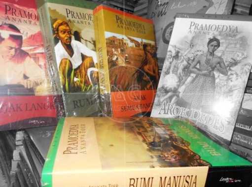paket buku tetralogi pulau buru pramoedya ananta toer Multivariasi Multicolor