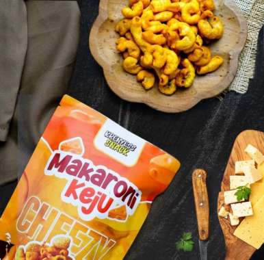 Makaroni Krenyess Makanan Ringan Renyah Keju Cheezy Premium by Makaroni Snack - Keju Cheezy Keju Che