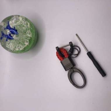 Gantungan Kunci Braided Kepang / Carabiner Besi Kulit / Pengait Remote Merah