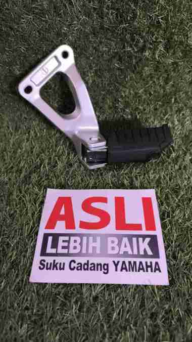 Dudukan Footstep Belakang Kiri Yamaha Mio Sporty 5TL-F7430-00