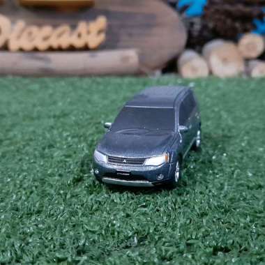 Diecast Miniatur Mitsubishi Outlander grey skala 1:64
