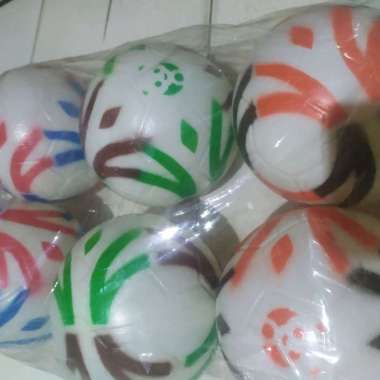 Bola kaki buat main sepak bola