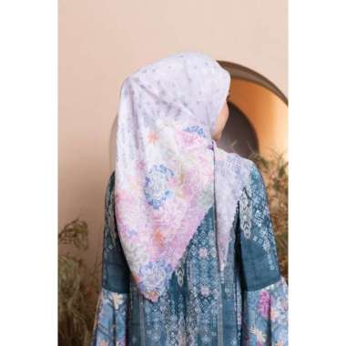 Wearing Klamby - Aleris Scarf Tenri