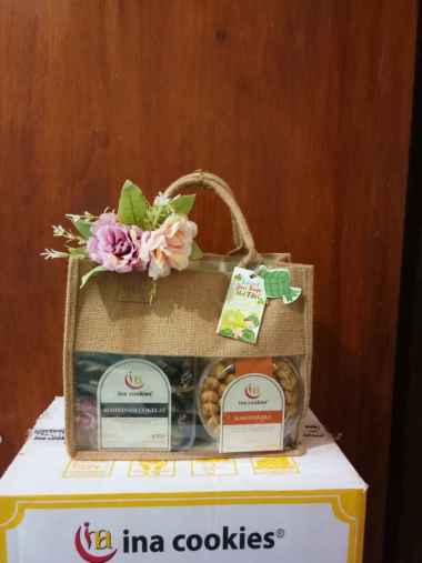 Ready Stock Hampers Lebaran Kue Kering Ina Cookies Kemasan Parsel Keranjang Cantik tas goni