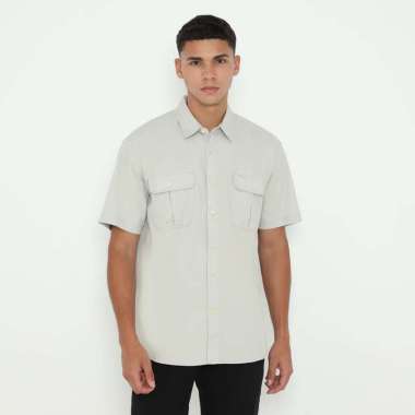 POLICE Kemeja Polos Cotton Kantong Dua Regular Fit Pria Abu Muda XL