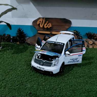 Diecast Miniatur Nissan Livina PERSIB skala 1:18