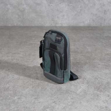 Tas TUMI FIFE SLIM OLIVE GREEN COMPACT SLING BAG 100% ORIGINAL Size 16X9X30CM