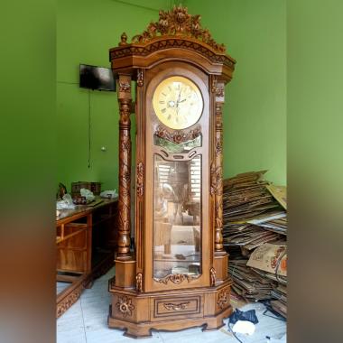 Almari Jam Ukir Hias Rahwana Ukiran Mawar Kayu Jati Mebel Jepara