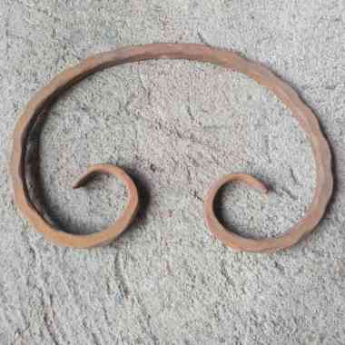 Ornamen pagar besi tekukan nako 12 Letter C 28 tempa emboss