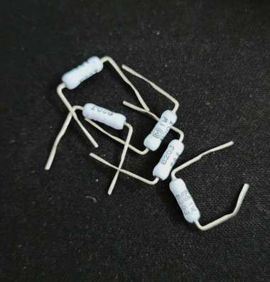 Resistor 1W 820J 82Ohm 82 Ohm Matsushita Panasonic - Harga per 5pcs