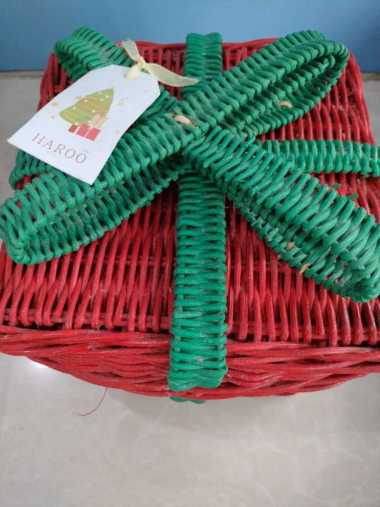 Wadah Parcel Natal terbuat dari Rotan