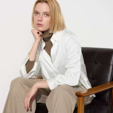 UNIQLO Blus Satin Blouse wanita Off white S