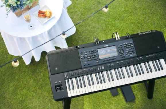 Yamaha PSR SX700 Portable Keyboard