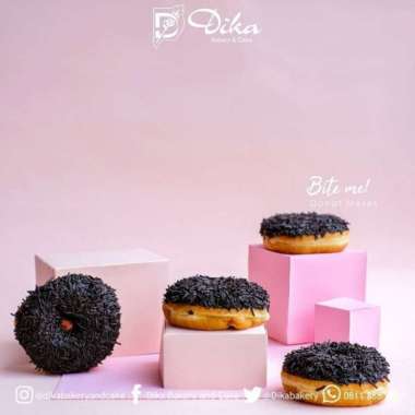 DONAT ALMOND - by Dika Bakery