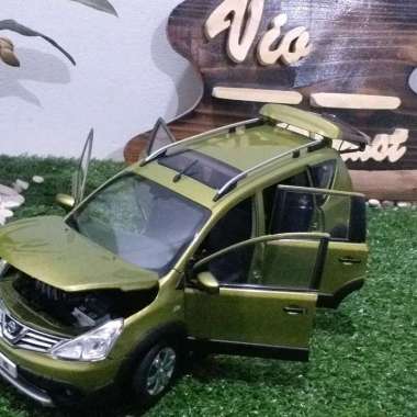 Diecast Miniatur Nissan Livina Xgear skala 1:18
