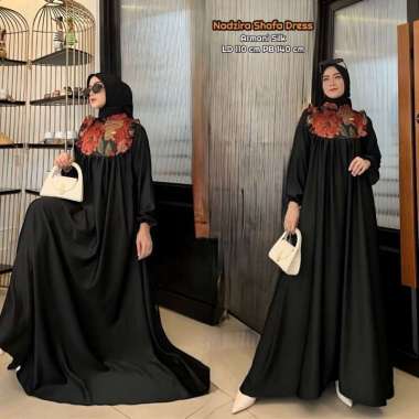 Dress Bunga Sepatu - Dress Wanita Armani Silk Gamis Terbaru Lengan Balon Panjang Baju Muslim Ruffel Motif Bunga Kekinian LD 110 cm Nazhira Hitam
