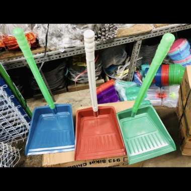 Pengki plastik / sekop sampah / serok sampah