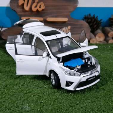 Diecast Miniatur Toyota Yaris 2013 skala 1:18