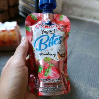 Promo Harga Cimory Squeeze Yogurt Strawberry 120 gr - Blibli