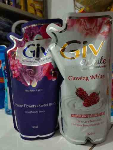 GIV sabun mandi cair 825 Ml ungu