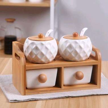 Tempat Penyimpanan Bumbu 4in1 Set Dapur Kaca Keramik Dengan Stand Kayu Dan Sendok KODE C