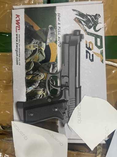 MAINAN REPLIKA / MAINAN MENYERUPAI TAURUS PT92 KWC