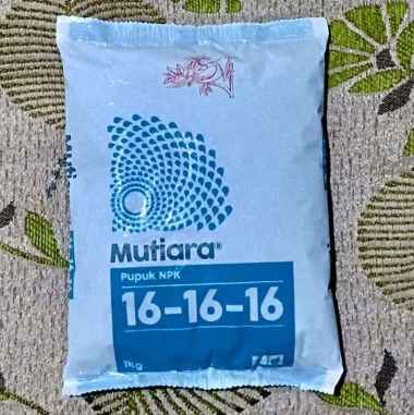 Pupuk NPK MUTIARA 16-16-16 Meroke untuk Tanaman Hias Sayuran Buah dll KEMASAN REPACK