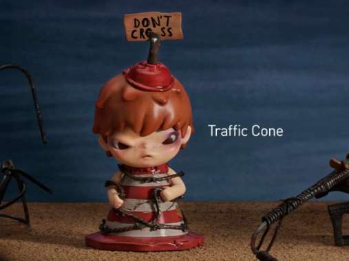 Hirono Shelter Pop Mart Selected ( Sealed Foil ), Warna Traffic Cone