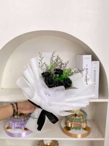 5 STEM ROSE SOAP FLOWER BOUQUET - BUKET BUAH KADO WISUDA SIDANG ULTAH Black