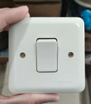 Saklar Engkel New Gee Broco Single Switch Inbow Cream Broco