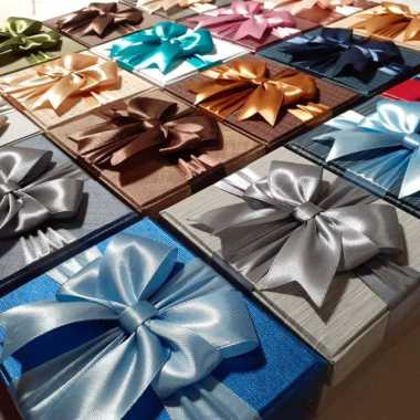 HARD BOX BUNGKUS KADO BLUE METALIK 20x20x8cm WarnaLainNote