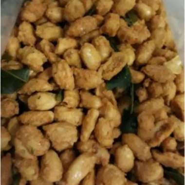 EMPING MELINJO 250 GR DENGAN DAUN JERUK MPING THAILAND / KUE EMPING Kacang Thailand