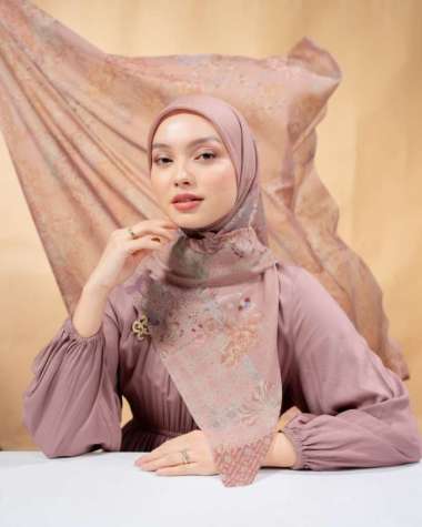 Heaven Lights - Agra Scarf - Hijab Motif Segi Empat Pale