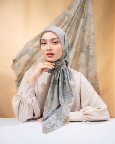Heaven Lights - Agra Scarf - Hijab Motif Segi Empat Sand