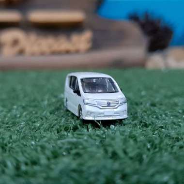 Diecast Miniatur Nissan Serena C26 putih skala 1:150