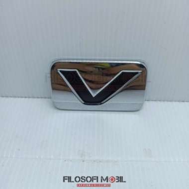 Logo Emblem Tulisan V Untuk Mobil Toyota Innova Fortuner 1Pc