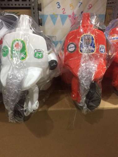 MAINAN VESPA ANAK DORONG - Putih