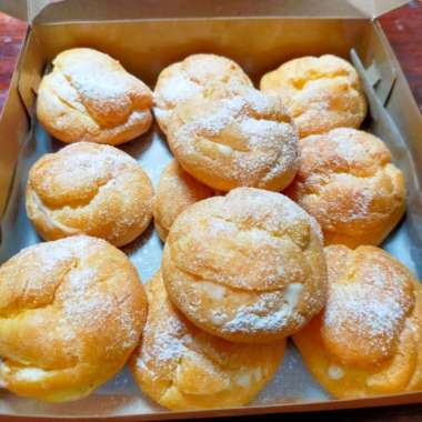 Choux Pastry with vanila cream