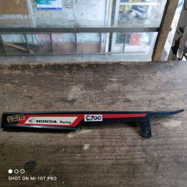 Katengkas Tutup Rantai Honda C700 C800 Hitam High Quality