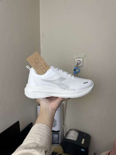 SEPATU DIADORA RUNNING MARKIST (M) PRIA DIAX24F1204W PUTIH 44