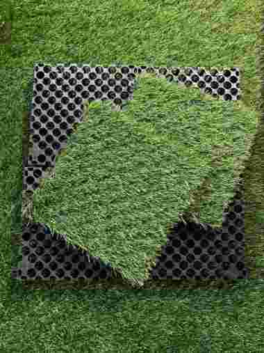 Decking Tile Rumput Sintetis Sudah termasuk rangka