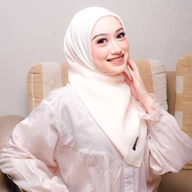 Ansania Premium Scarf - Isa Bella - Hijab Kerudung Segiempat 110 x 110 EGG